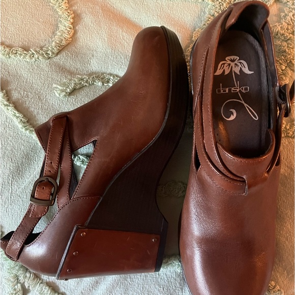 Dansko Platform/ Wedge EUC 41/10 - Picture 2 of 7